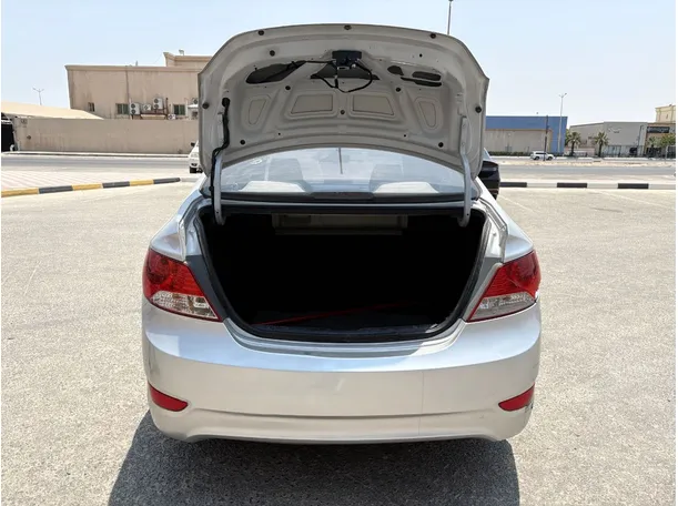 Car image 24