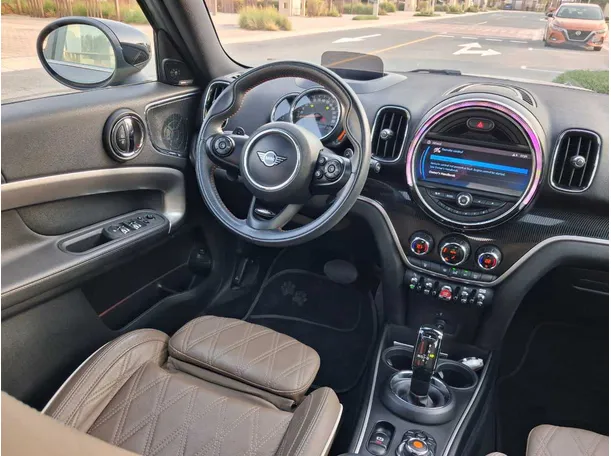 Car image 17