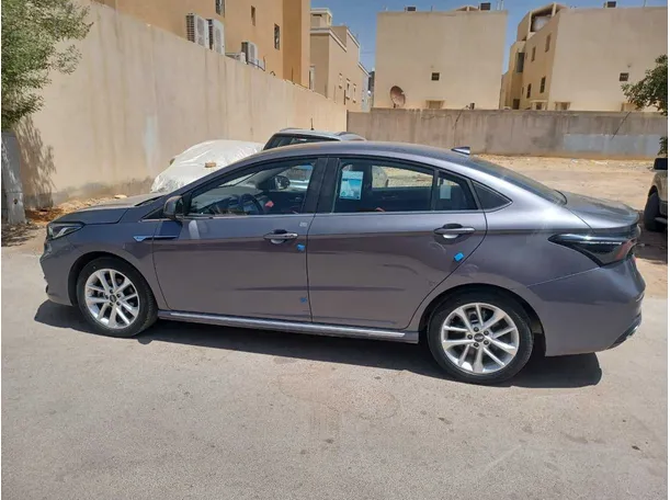 Car image 8