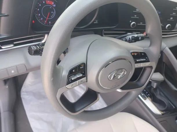 Car image 19
