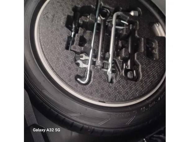 Car image 24
