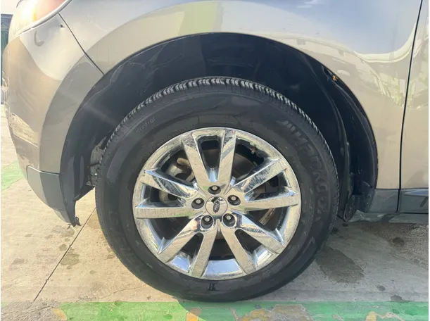 Car image 9
