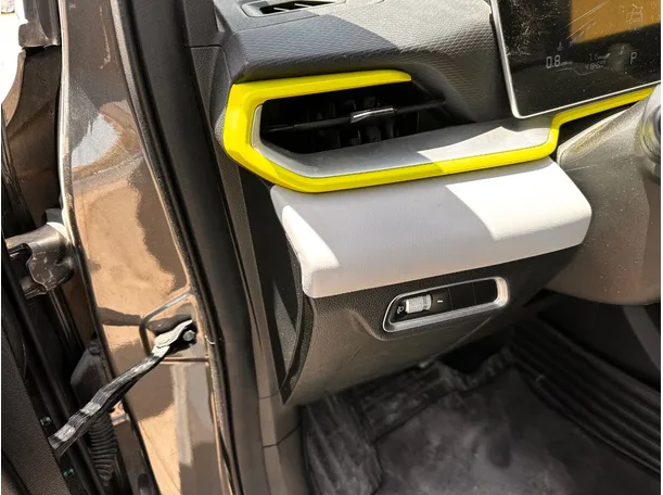 Car image 26