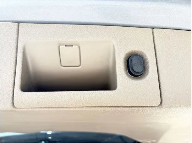 Car image 32