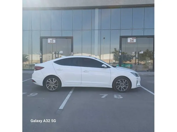 Car image 4