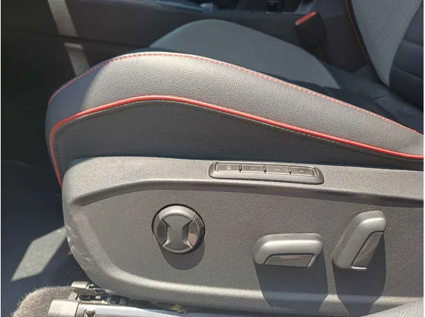 Car image 24
