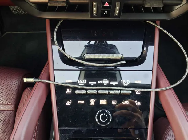 Car image 17