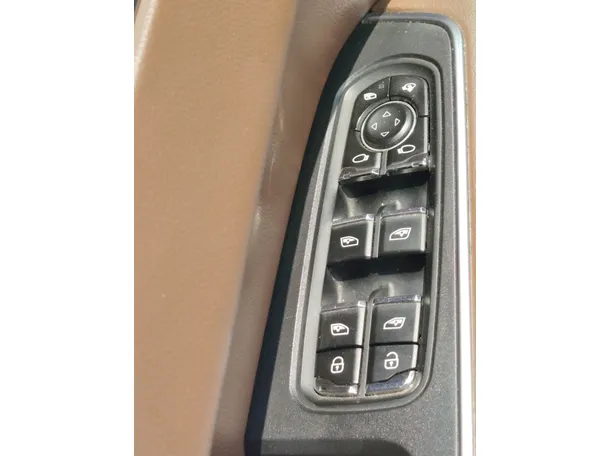 Car image 36