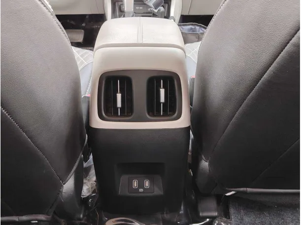 Car image 32