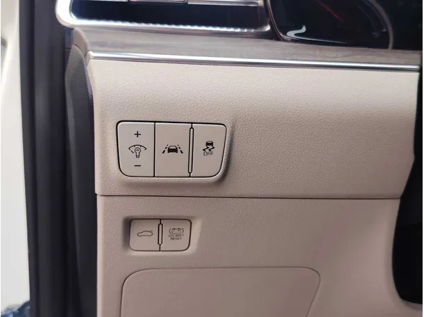 Car image 27