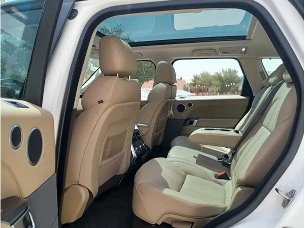 Car image 15