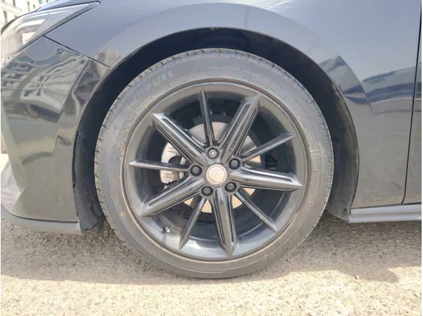 Car image 9