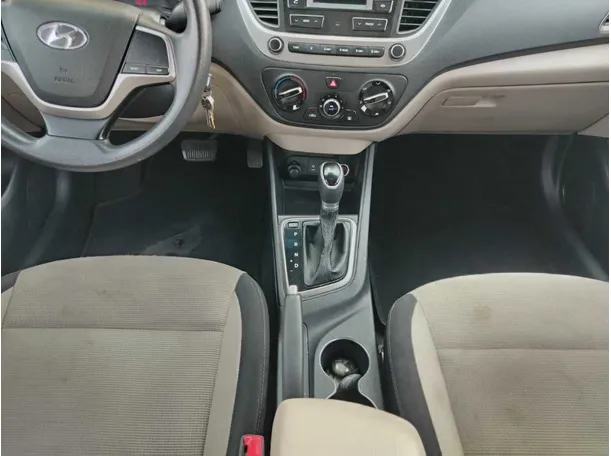 Car image 18