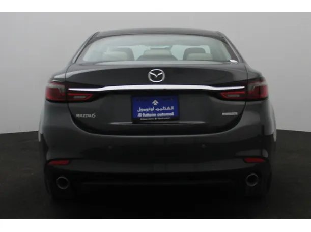 Car image 12
