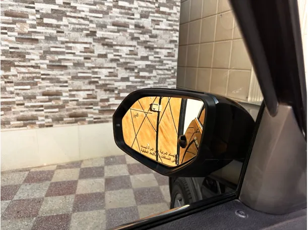 Car image 27