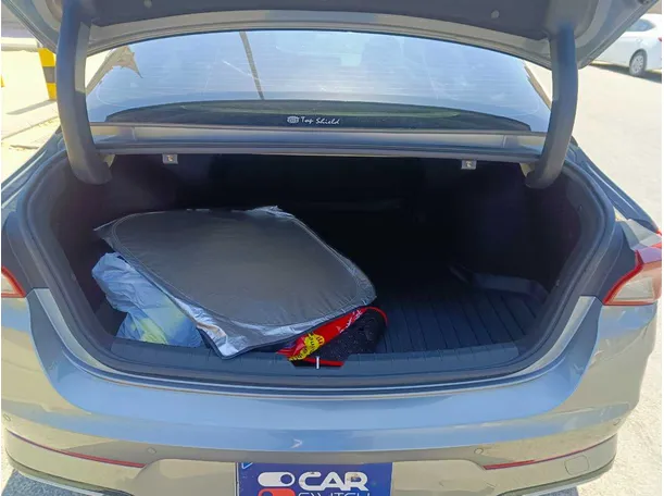 Car image 25