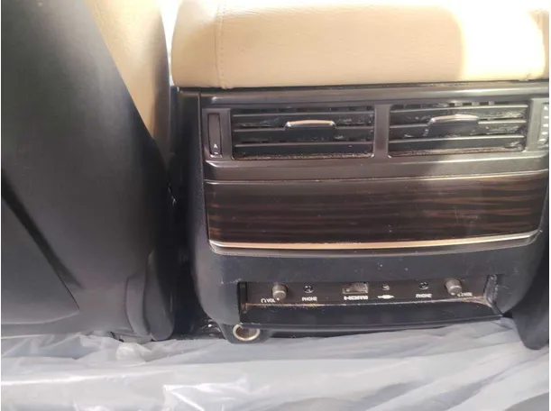 Car image 36