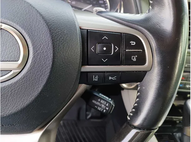 Car image 26