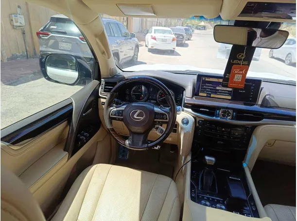 Car image 26