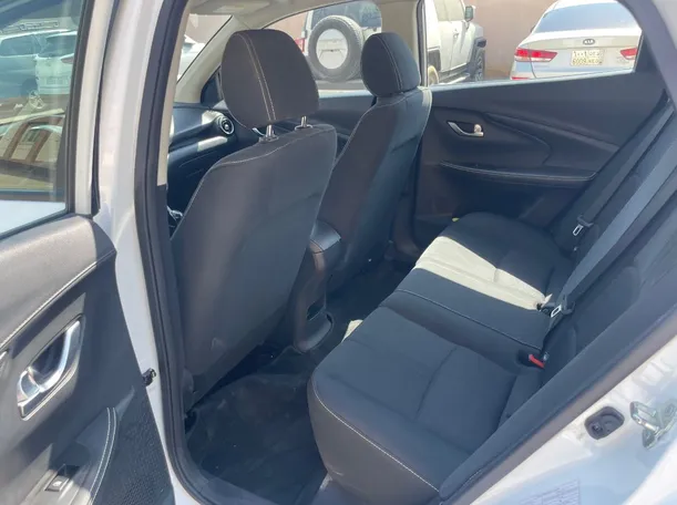 Car image 16