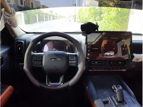 Car image 15