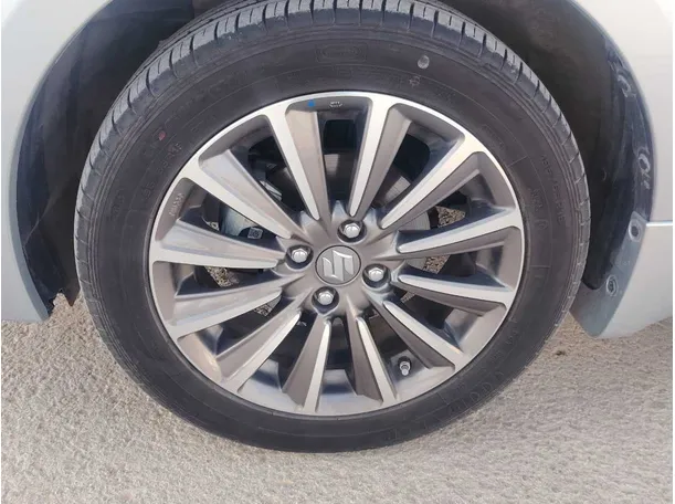 Car image 9