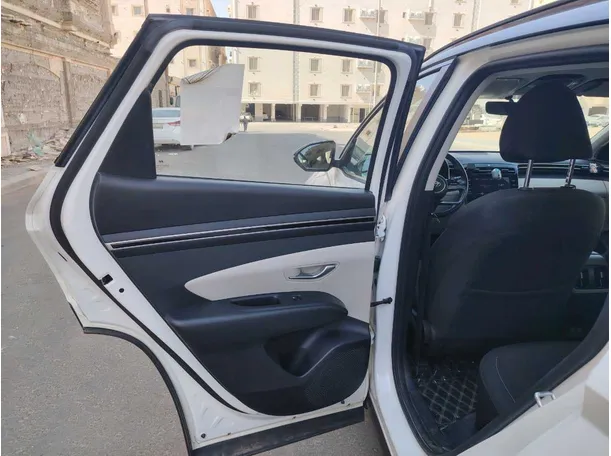Car image 15