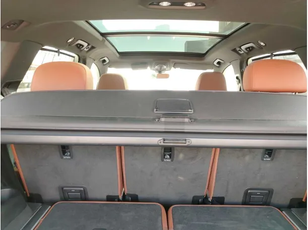 Car image 30