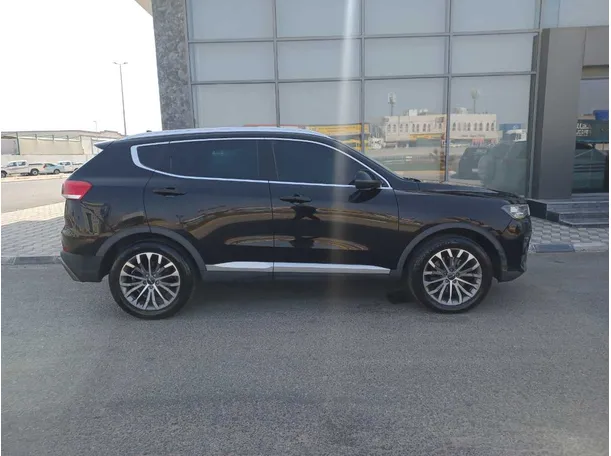Car image 4