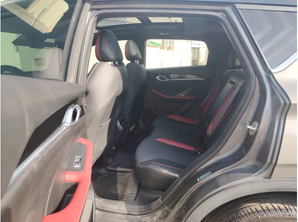 Car image 16