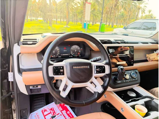 Car image 18