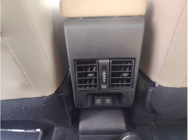 Car image 28