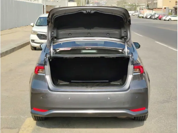 Car image 26