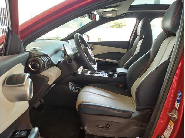 Car image 12
