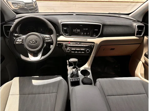 Car image 17