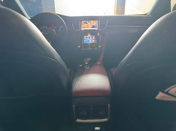 Car image 19