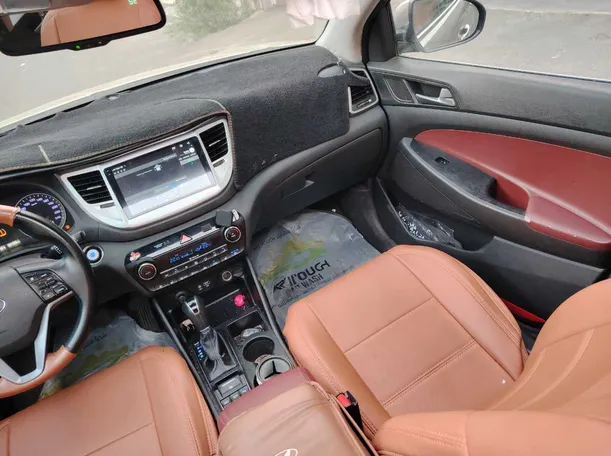Car image 17