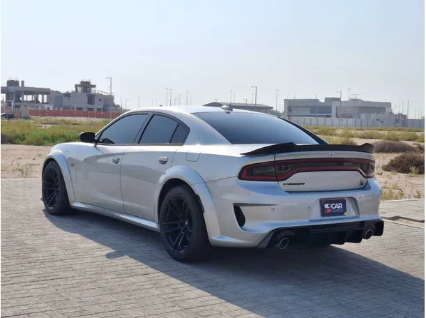 Car image 8