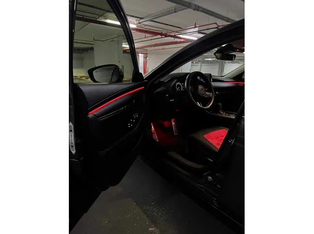 Car image 18
