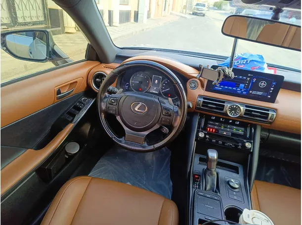 Car image 27