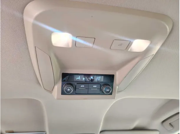 Car image 32