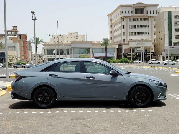 Car image 4