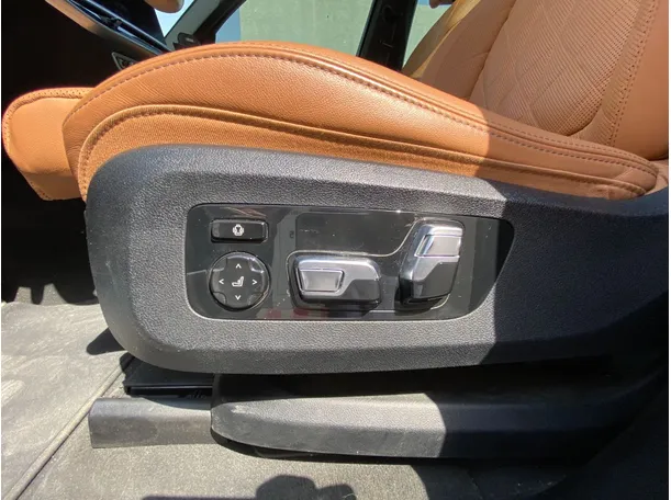 Car image 29