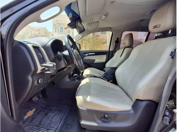 Car image 12
