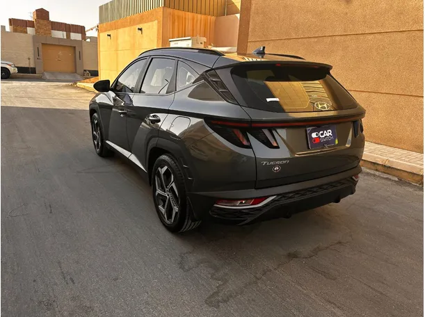 Car image 7