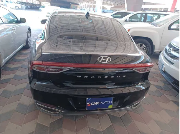 Car image 5