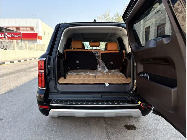 Car image 24