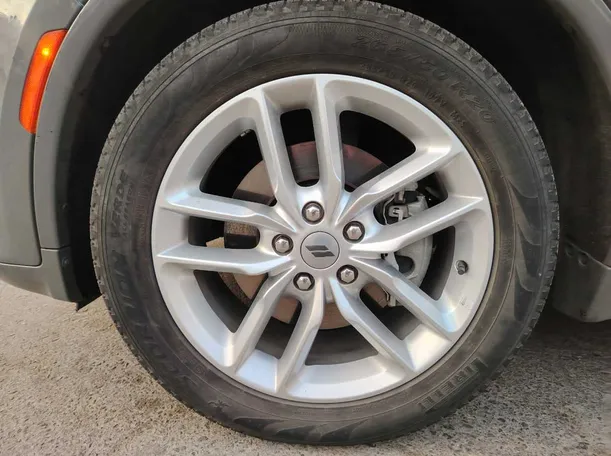 Car image 10