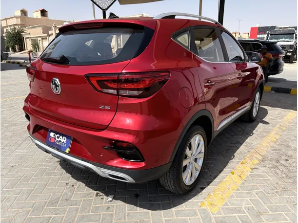 Car image 5