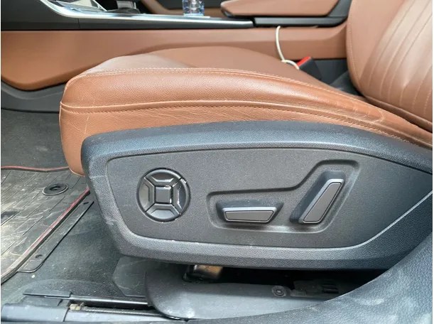 Car image 27